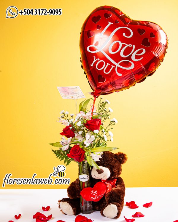 Beary in love. Hermoso arreglo floral de Flores en la Web